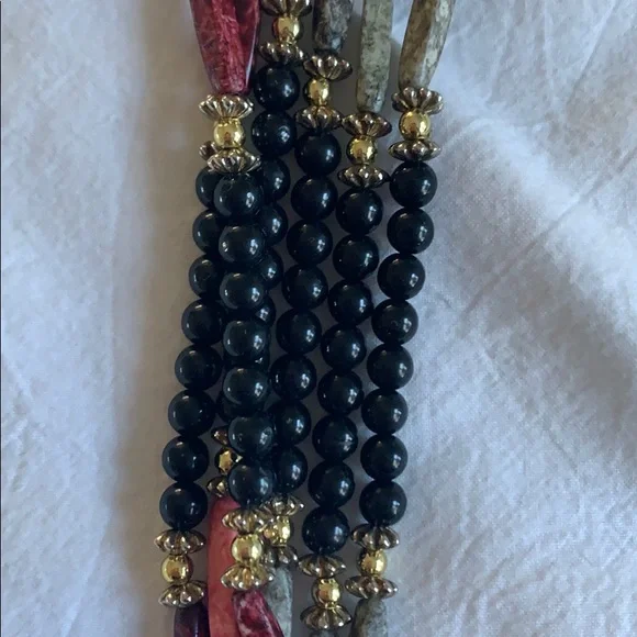 Vintage black beaded necklace - Picture 7 of 9